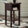 Marinville Accent Table (Reddish Brown)