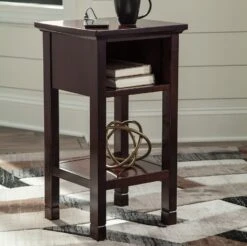 Marinville Accent Table (Reddish Brown)