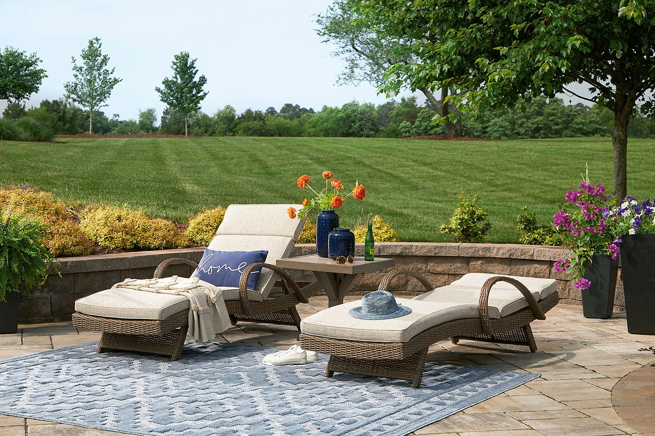 Beachcroft Outdoor 3-Piece Chaise Lounge Set 3 Beachcroft Outdoor 3-Piece Chaise Lounge Set - Image 3