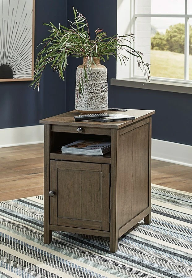 Treytown Chairside End Table (Grayish Brown) 1 Treytown Chairside End Table (Grayish Brown)