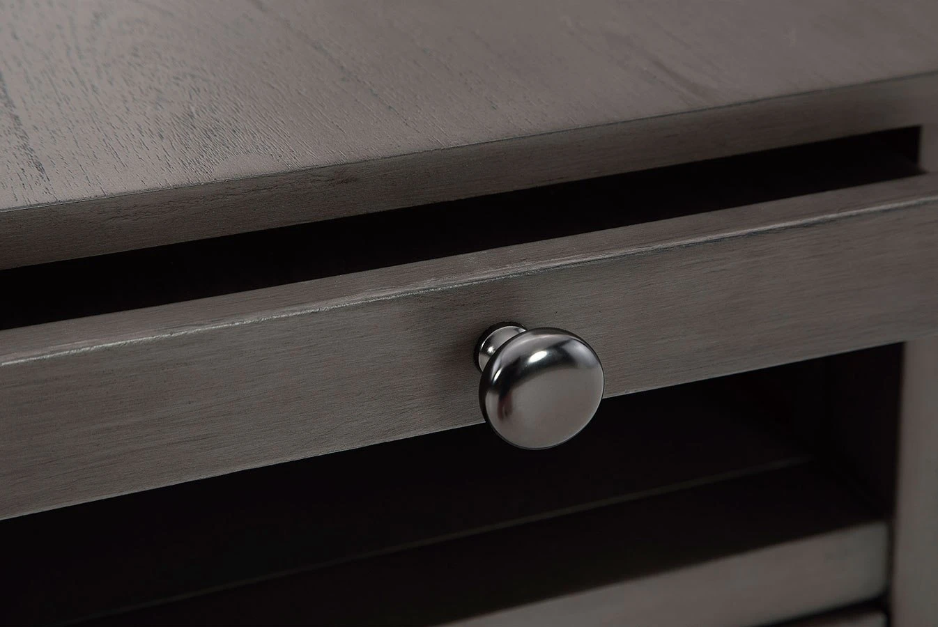 Treytown Chairside End Table (Gray) 4 Treytown Chairside End Table (Gray) - Image 4